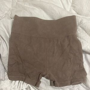 WELL WORN ACTIVE SHORTS 🤍